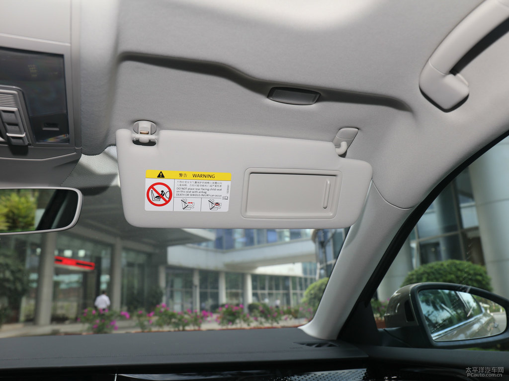 香檳金帕薩特車廂內飾圖片