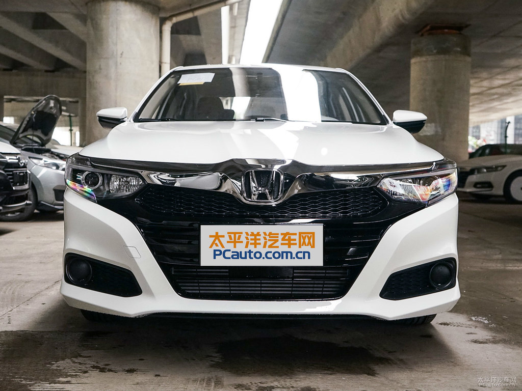 塔夫綢白凌派車頭外觀圖片