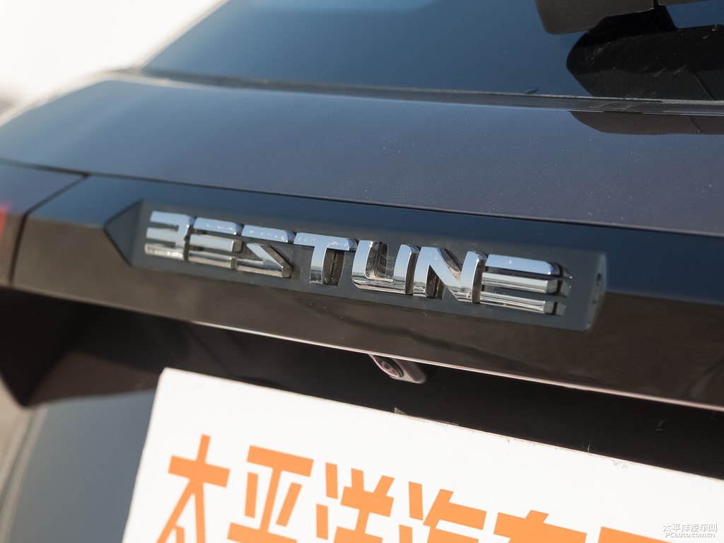 爵士棕奔騰T77車尾外觀圖片