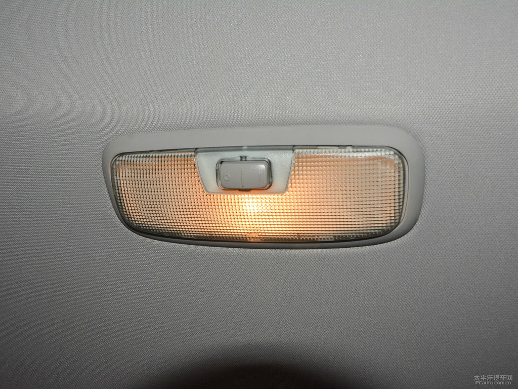 皎月白福睿斯車廂內(nèi)飾圖片