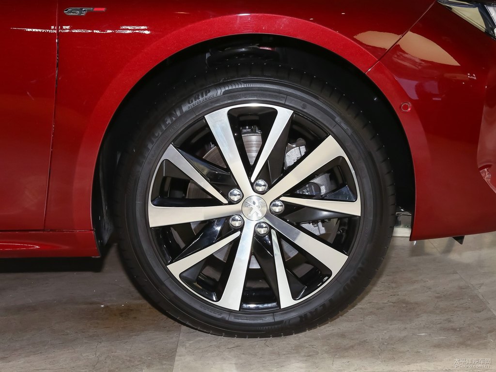 烈火紅標(biāo)致508車身外觀圖片