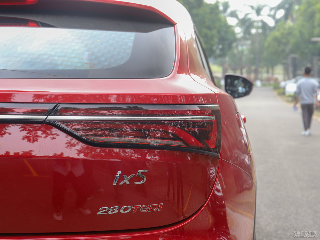 炫晶紅風(fēng)光ix5車尾外觀圖片
