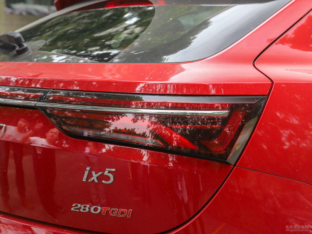 炫晶紅風(fēng)光ix5車尾外觀圖片