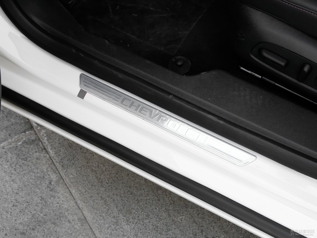流光白邁銳寶XL車廂內(nèi)飾圖片