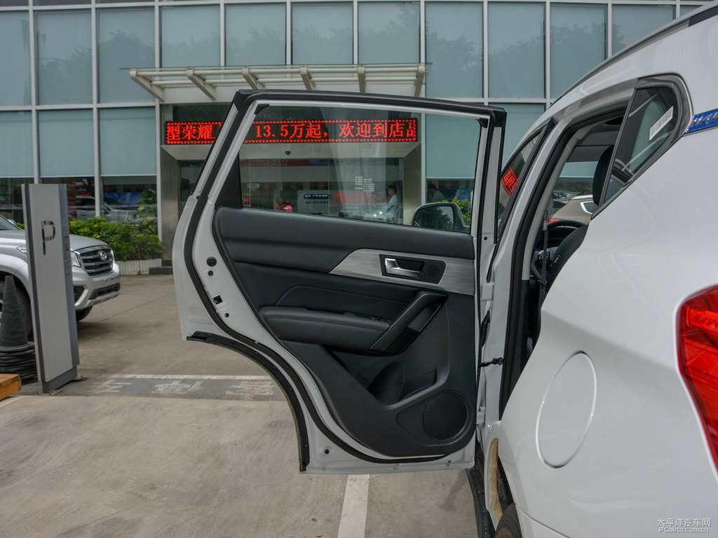 漢密爾頓白哈弗H2車廂內(nèi)飾圖片