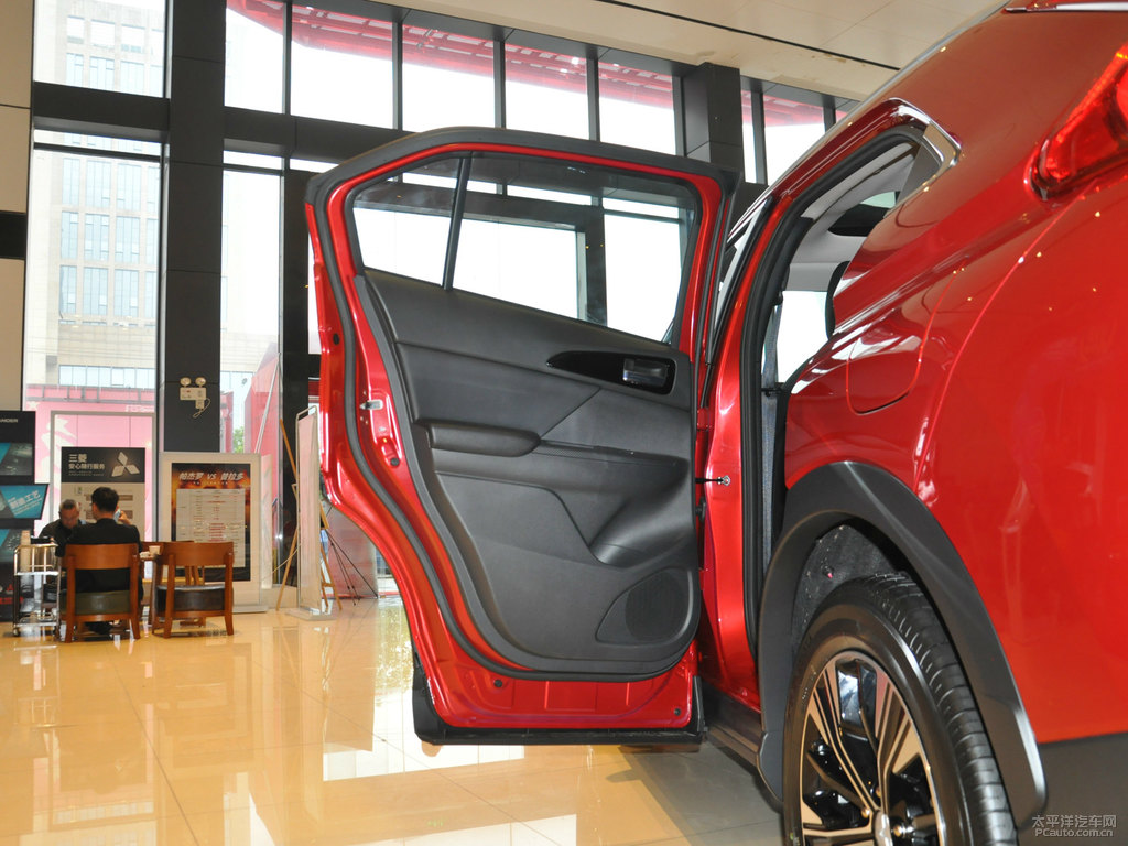 寶石紅奕歌車(chē)廂內(nèi)飾圖片