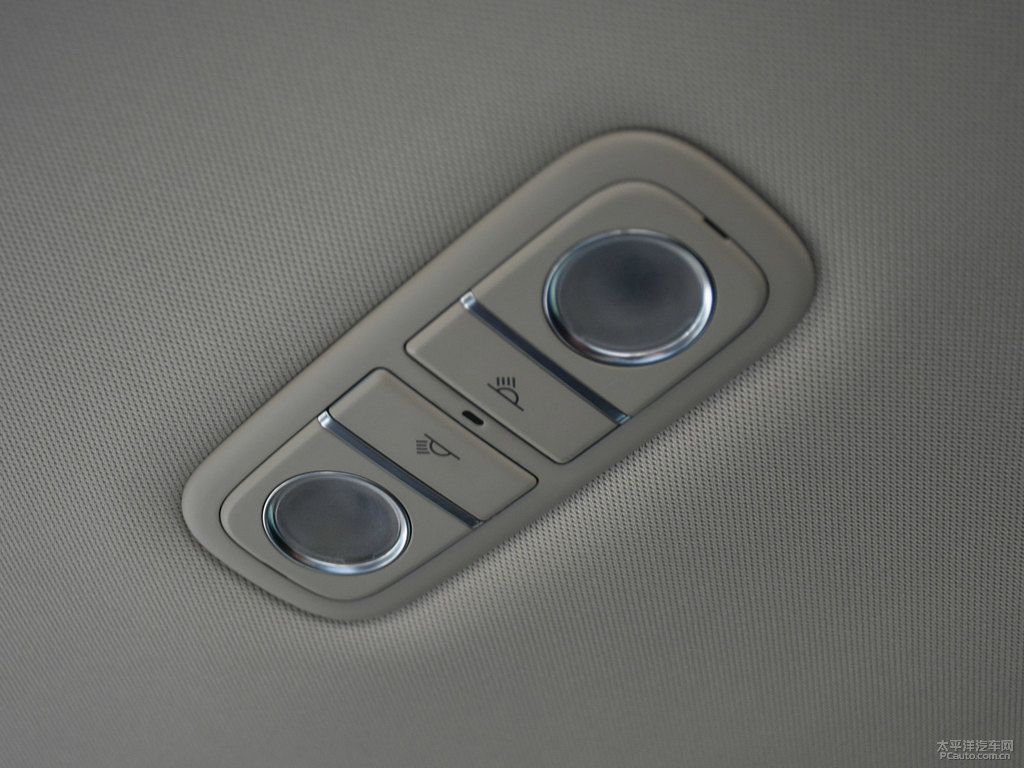 流光白宋車廂內(nèi)飾圖片