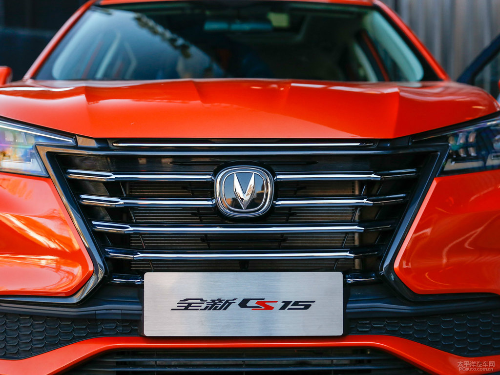 閃光炫彩橙黃長(zhǎng)安CS15車頭外觀圖片