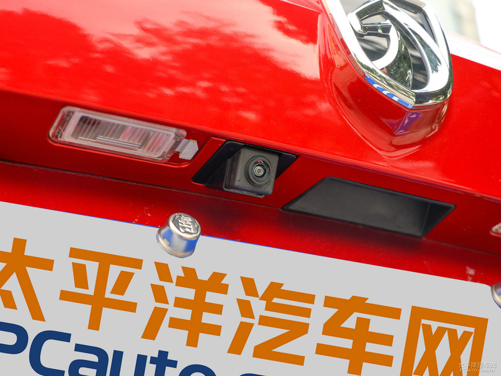 琉璃紅寶駿510車尾外觀圖片