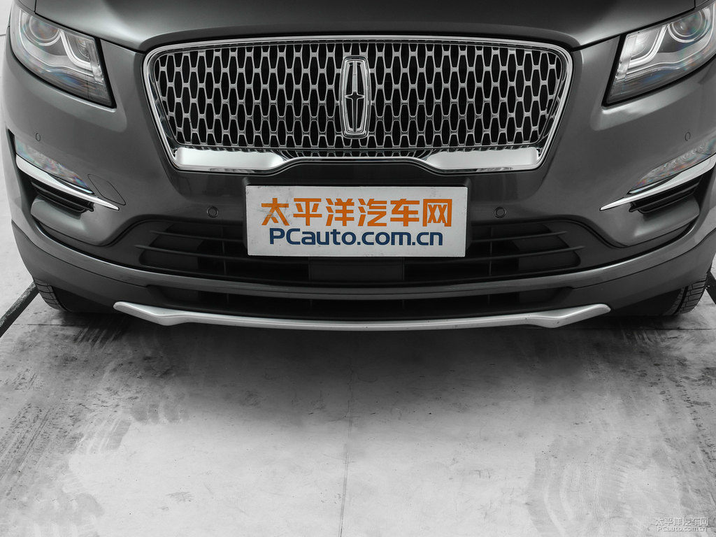 蒼穹灰林肯MKC車(chē)頭外觀圖片