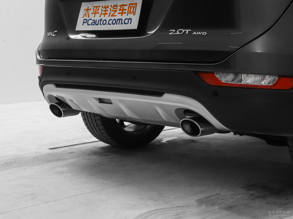 蒼穹灰林肯MKC車尾外觀圖片