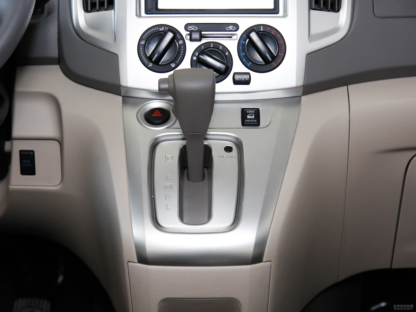 日產(chǎn)NV200內(nèi)飾高清大圖