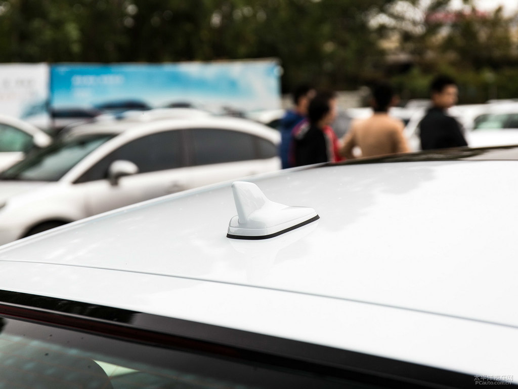 冰川白奧迪A7車(chē)身外觀圖片