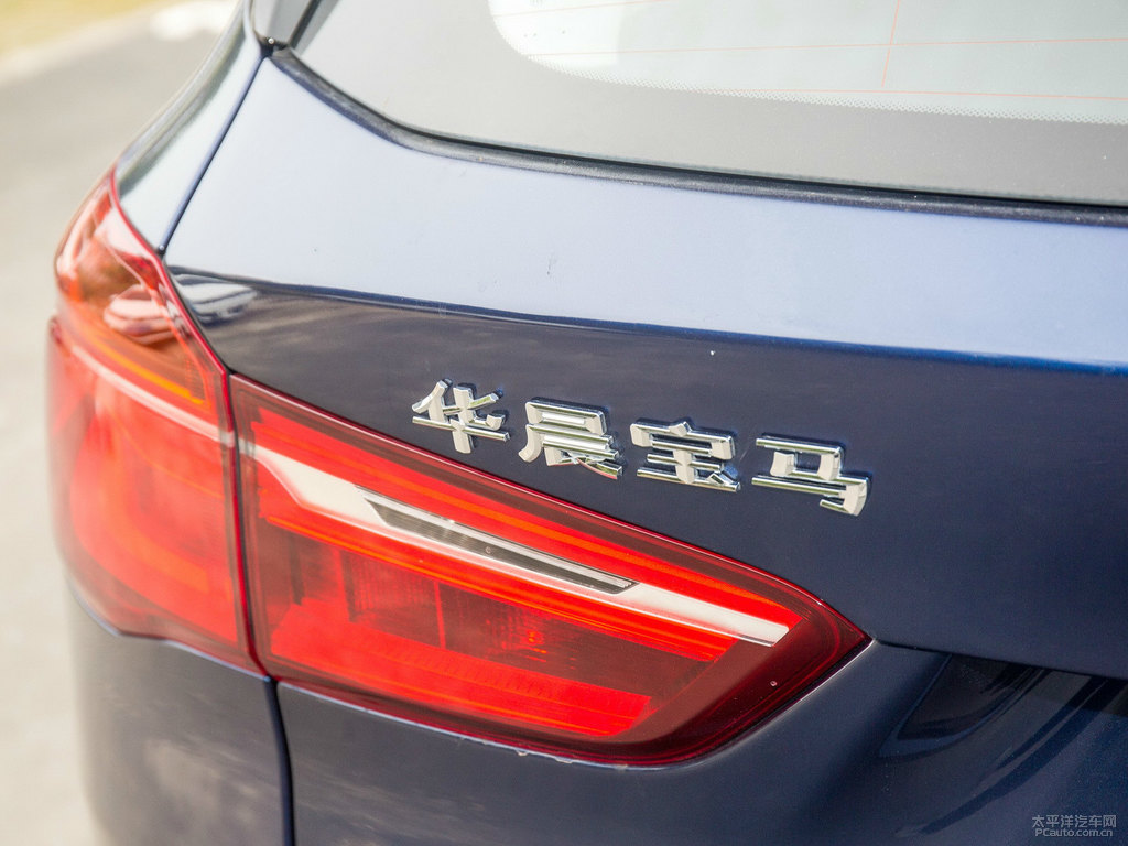 地中海藍(lán)寶馬X1車尾外觀圖片