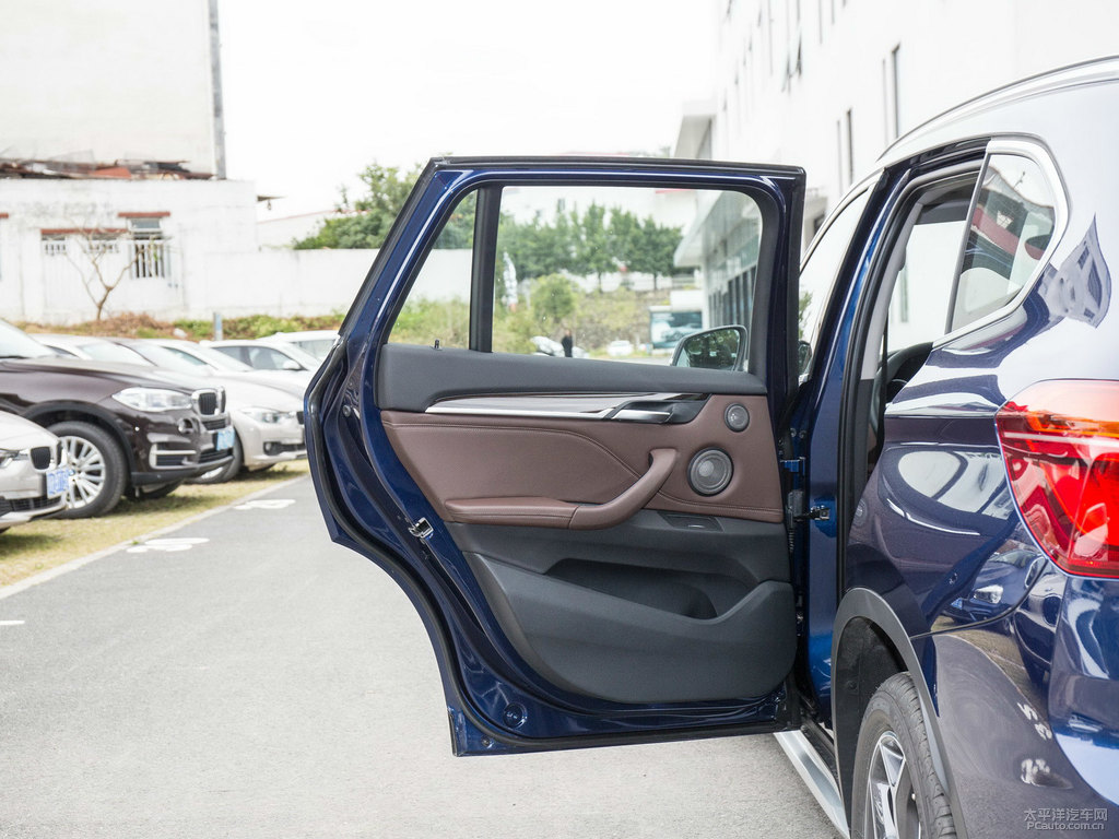地中海藍(lán)寶馬X1車廂內(nèi)飾圖片