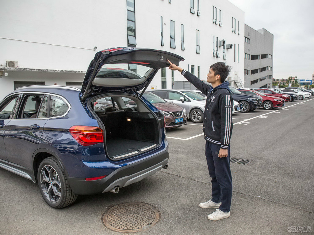 地中海藍(lán)寶馬X1后備廂空間圖片
