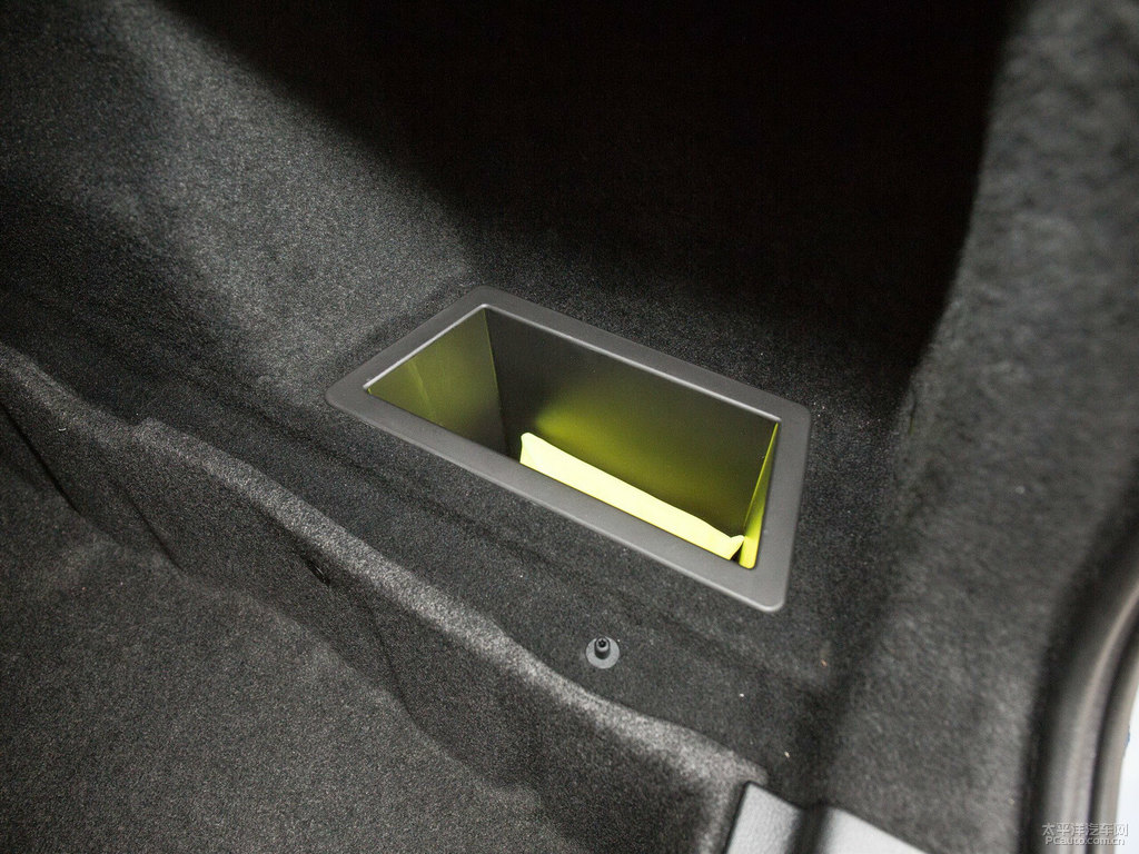 地中海藍(lán)寶馬X1后備廂空間圖片