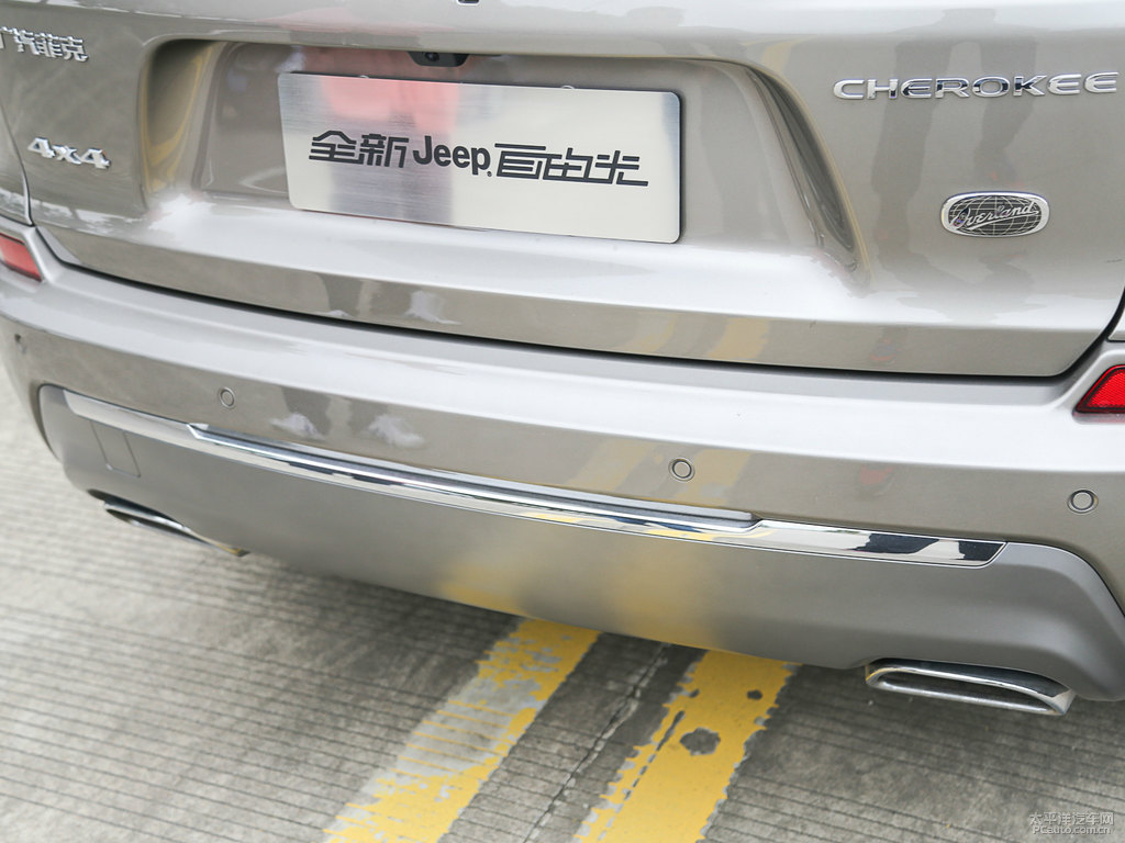 羅馬棕自由光車尾外觀圖片