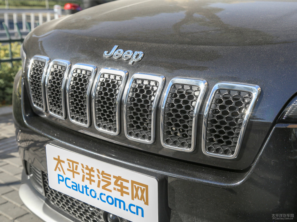 晶黑自由光車頭外觀圖片