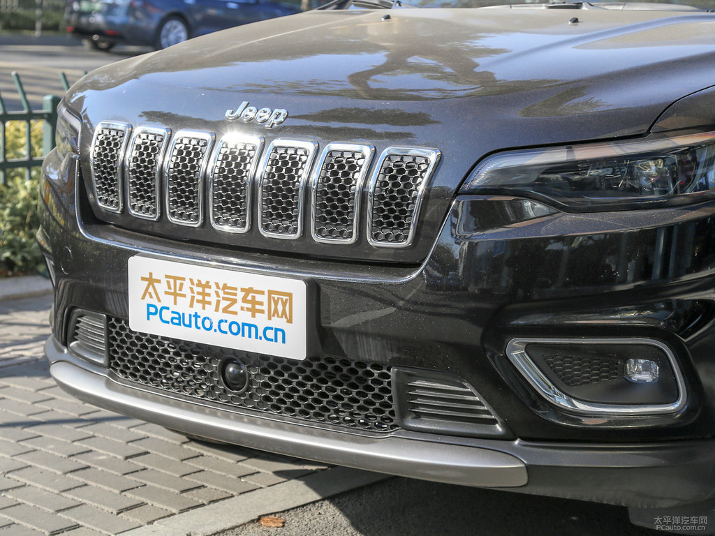 晶黑自由光車頭外觀圖片