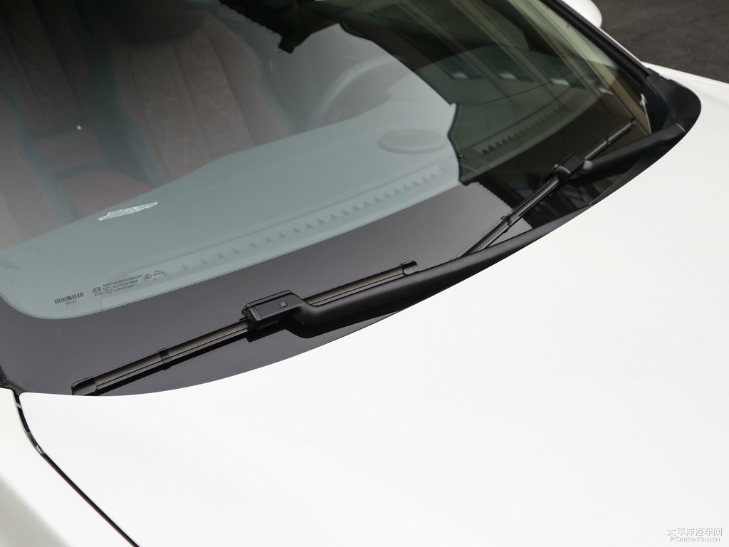 珠光白標(biāo)致508車(chē)身外觀圖片