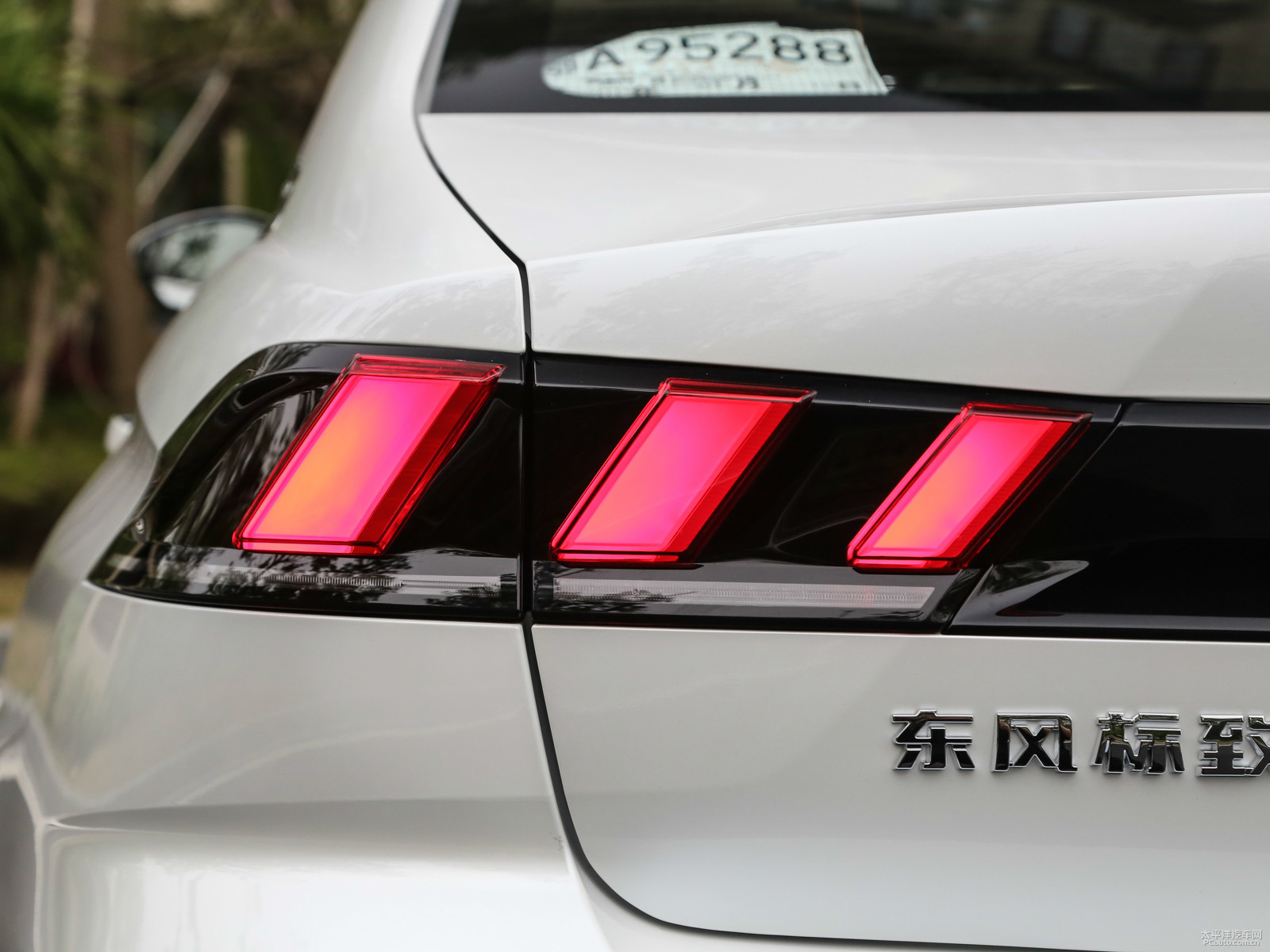 標(biāo)致508外觀高清大圖