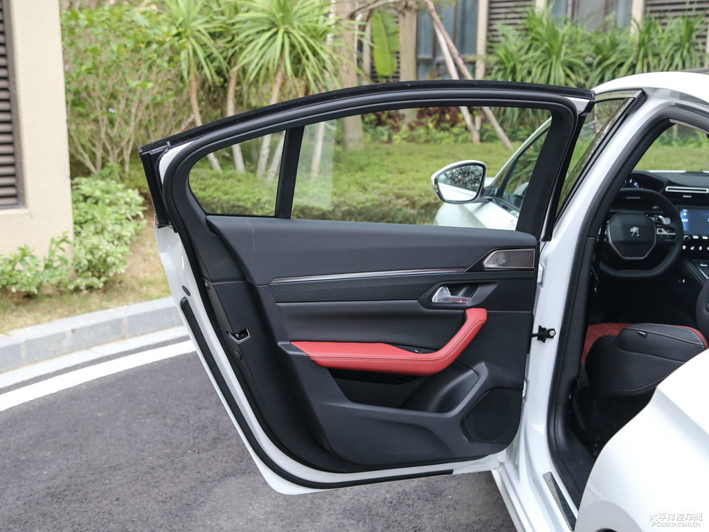 珠光白標(biāo)致508車廂內(nèi)飾圖片
