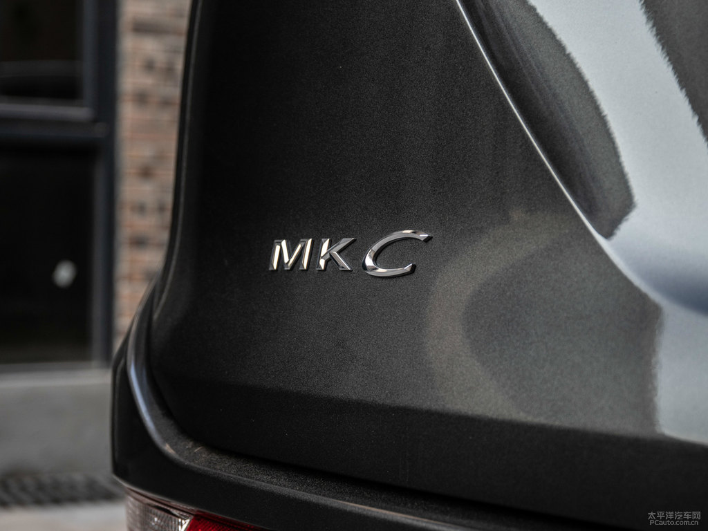 蒼穹灰林肯MKC車尾外觀圖片