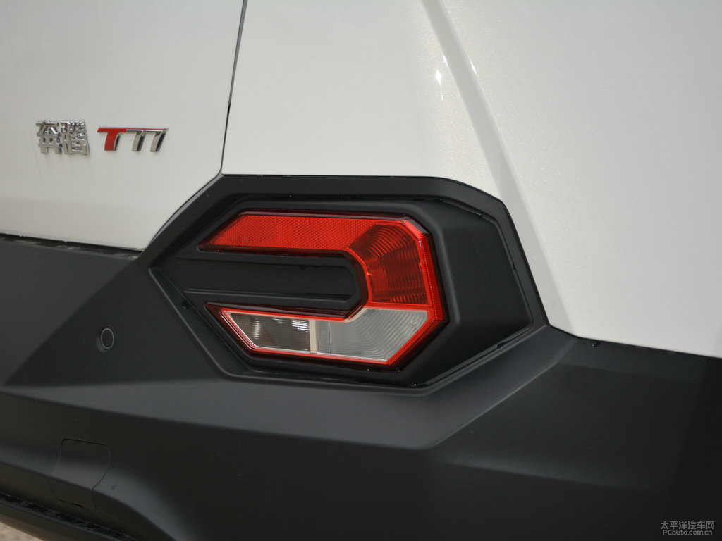 珠光白奔騰T77車尾外觀圖片