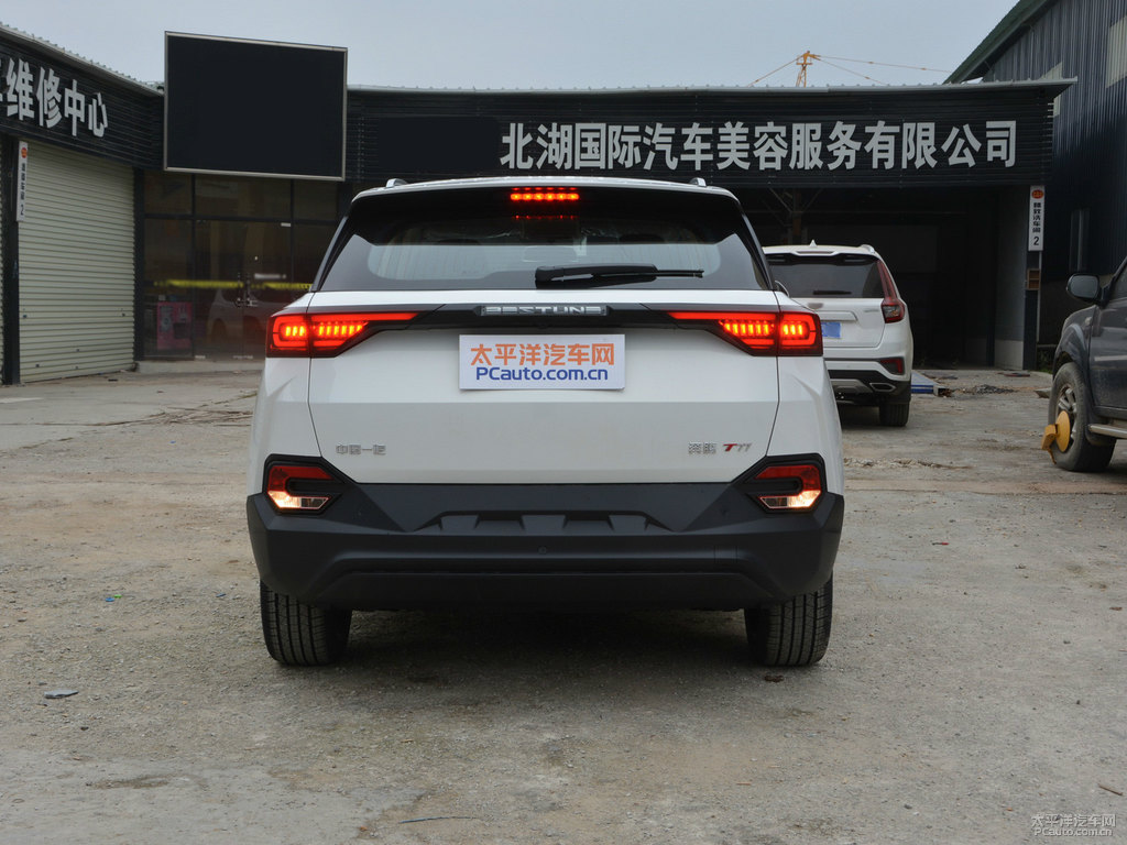 珠光白奔騰T77車(chē)尾外觀圖片