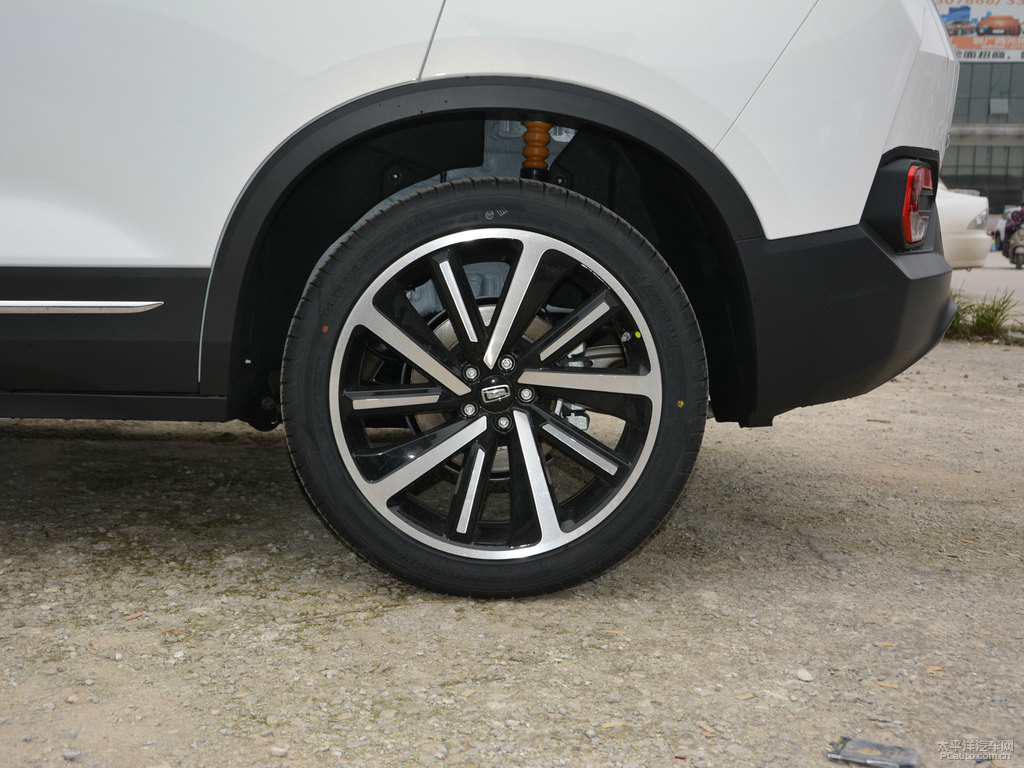 珠光白奔騰T77車身外觀圖片