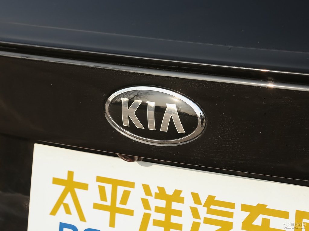 極光黑起亞K5凱酷車尾外觀圖片