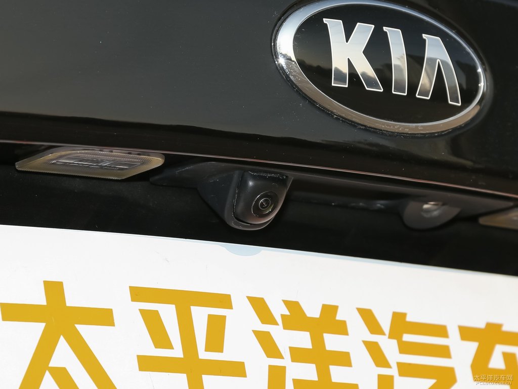 極光黑起亞K5凱酷車尾外觀圖片
