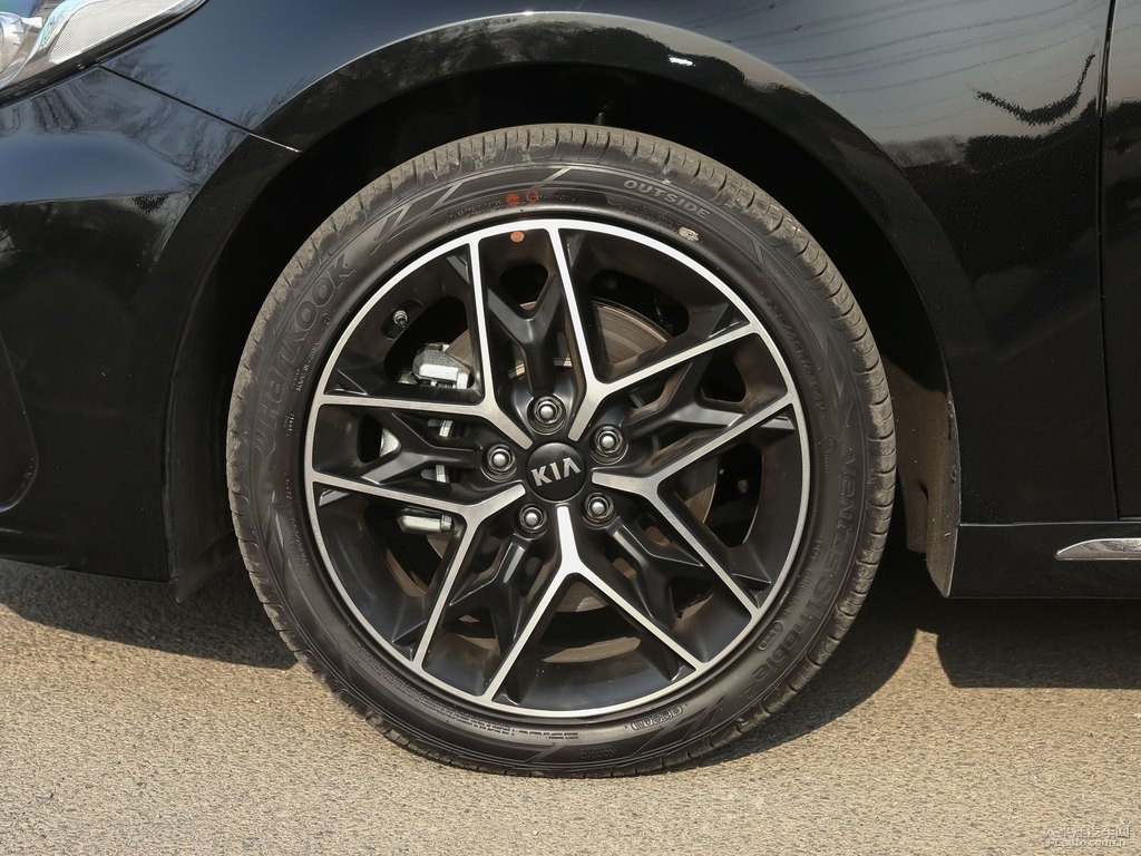 極光黑起亞K5凱酷車身外觀圖片