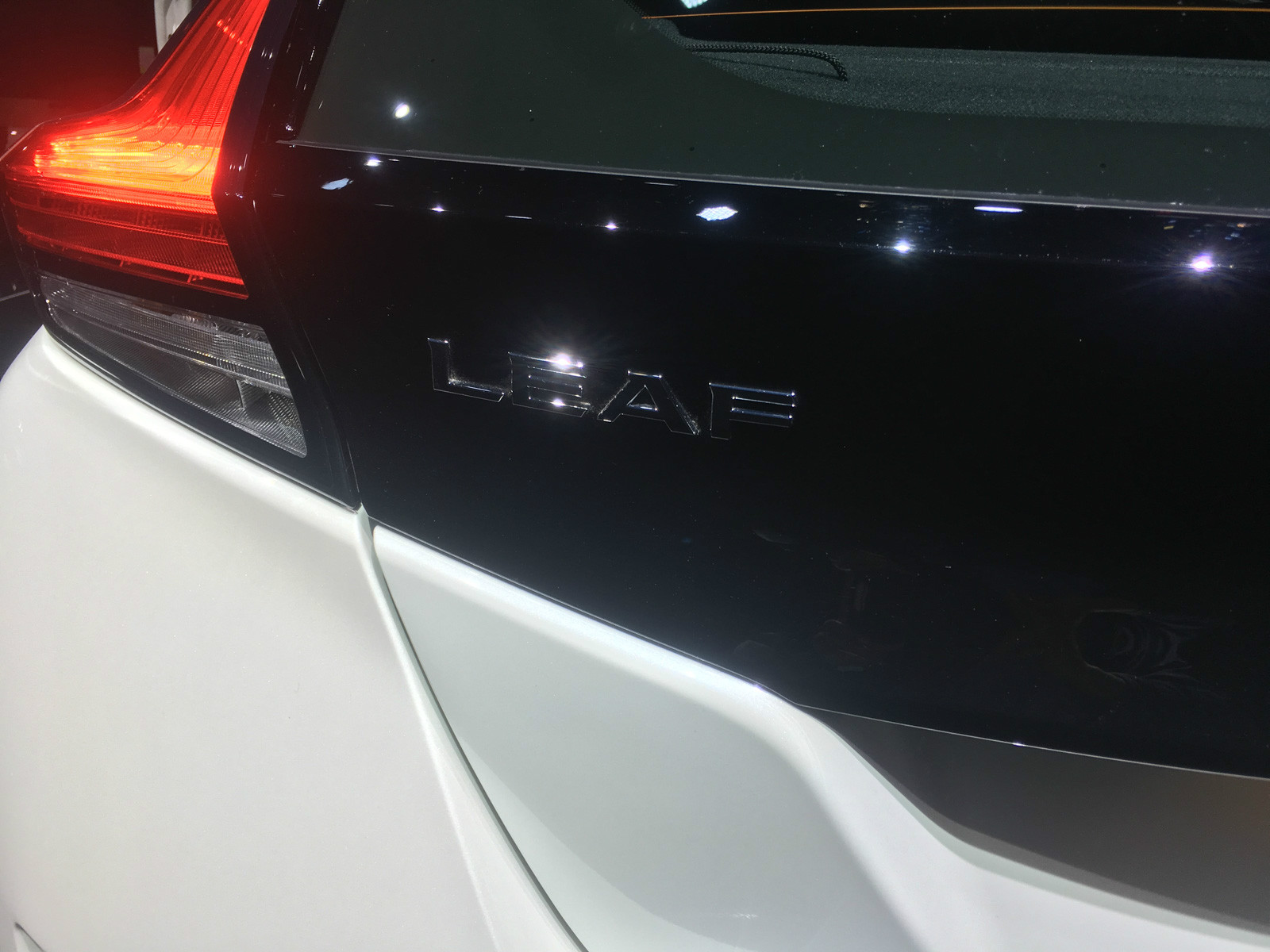聆風(fēng)Leaf車展高清大圖