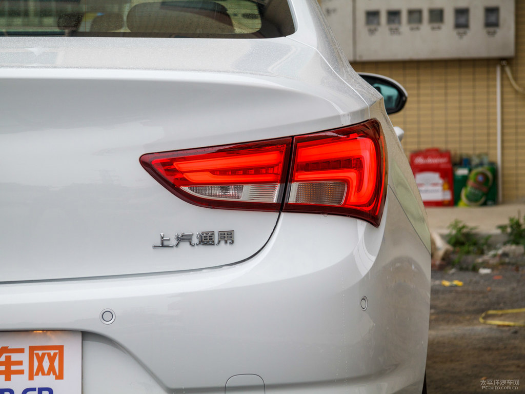 雪域白威朗車尾外觀圖片