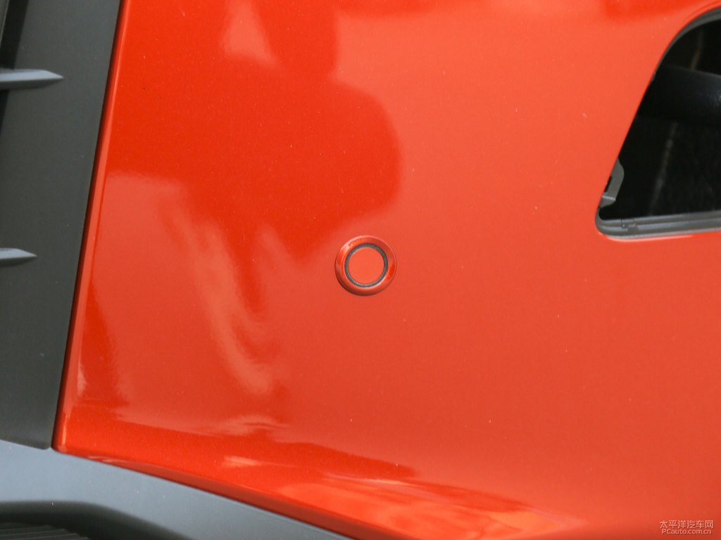烈焰瑪瑙色雷克薩斯UX車頭外觀圖片