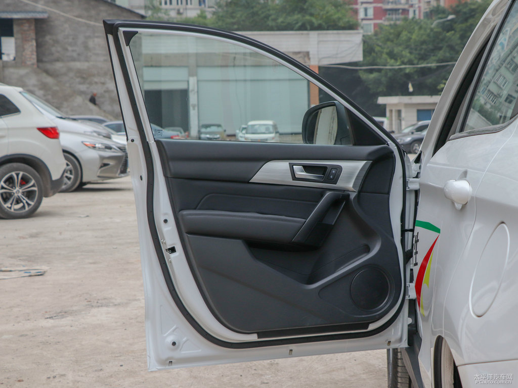 漢密爾頓白哈弗H2車廂內(nèi)飾圖片