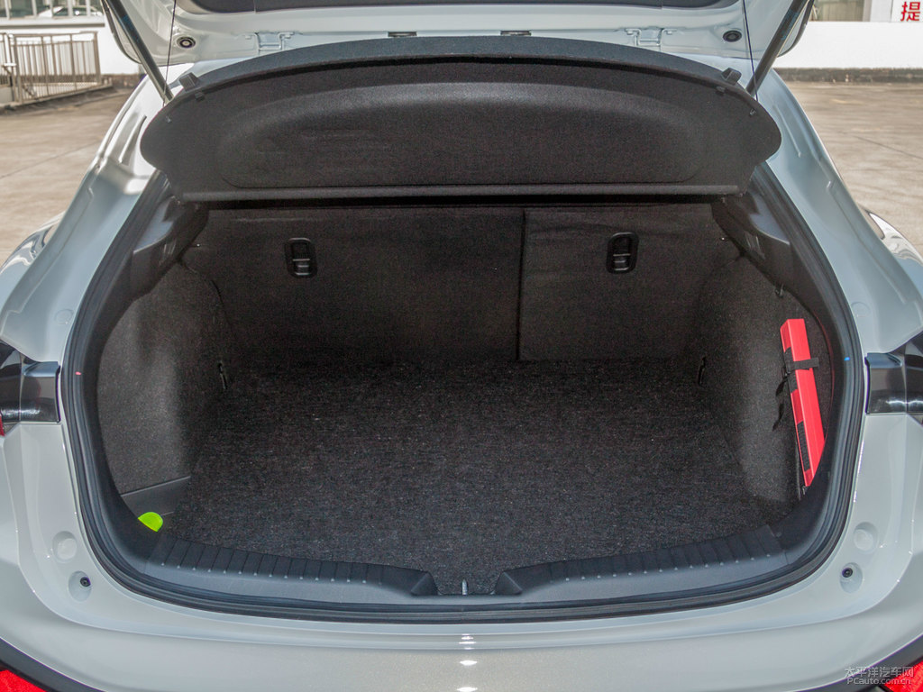 珠光白馬自達(dá)CX-4后備廂空間圖片