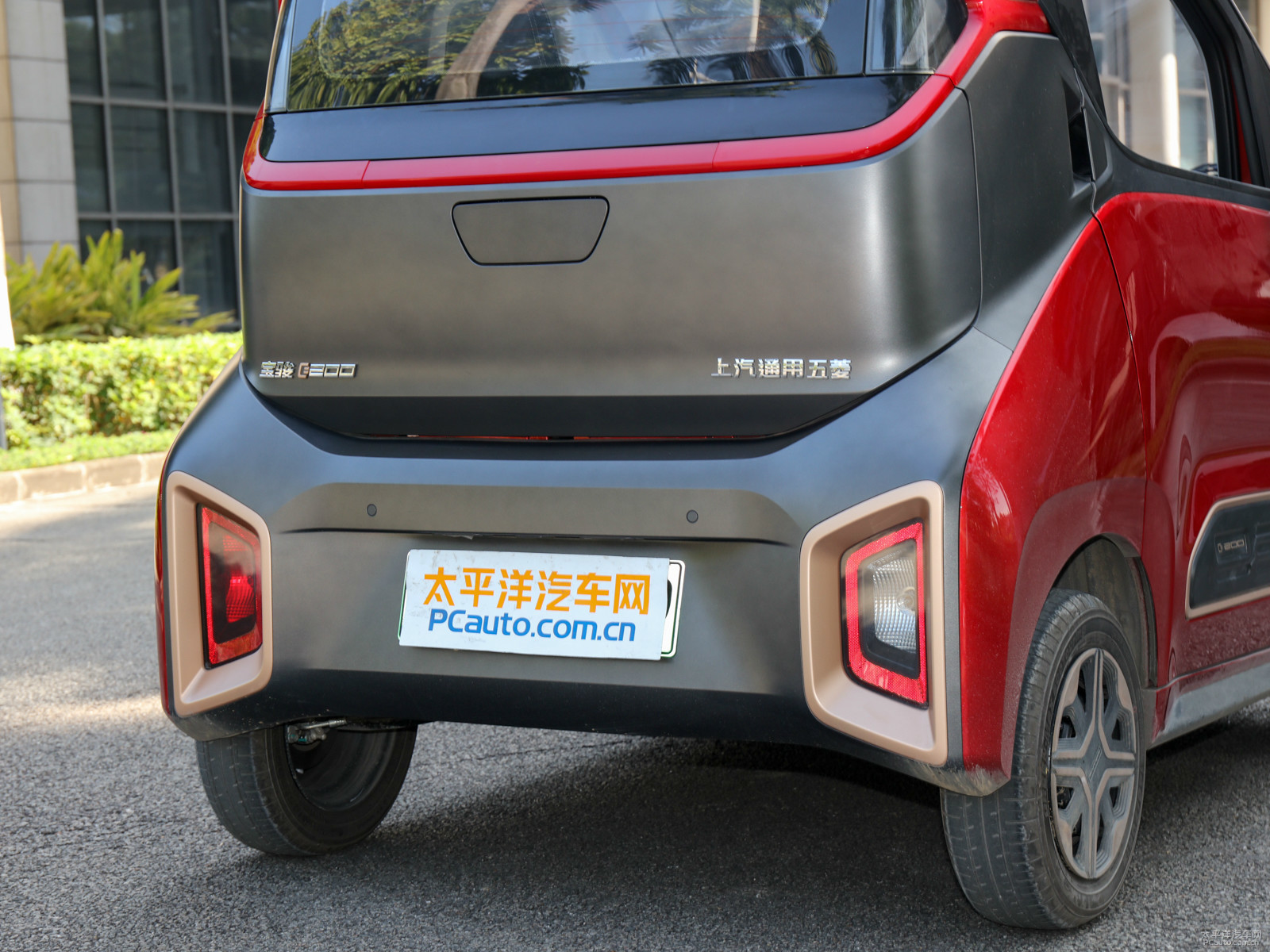 寶駿E200外觀高清大圖