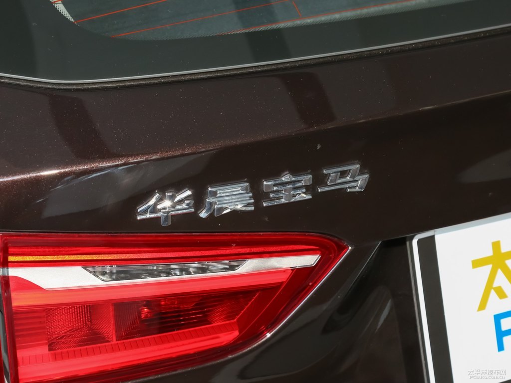 旋風(fēng)棕寶馬X1車尾外觀圖片