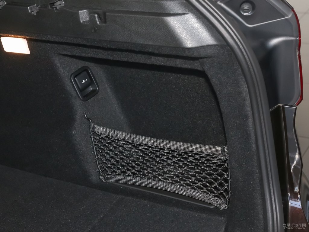旋風(fēng)棕寶馬X1后備廂空間圖片