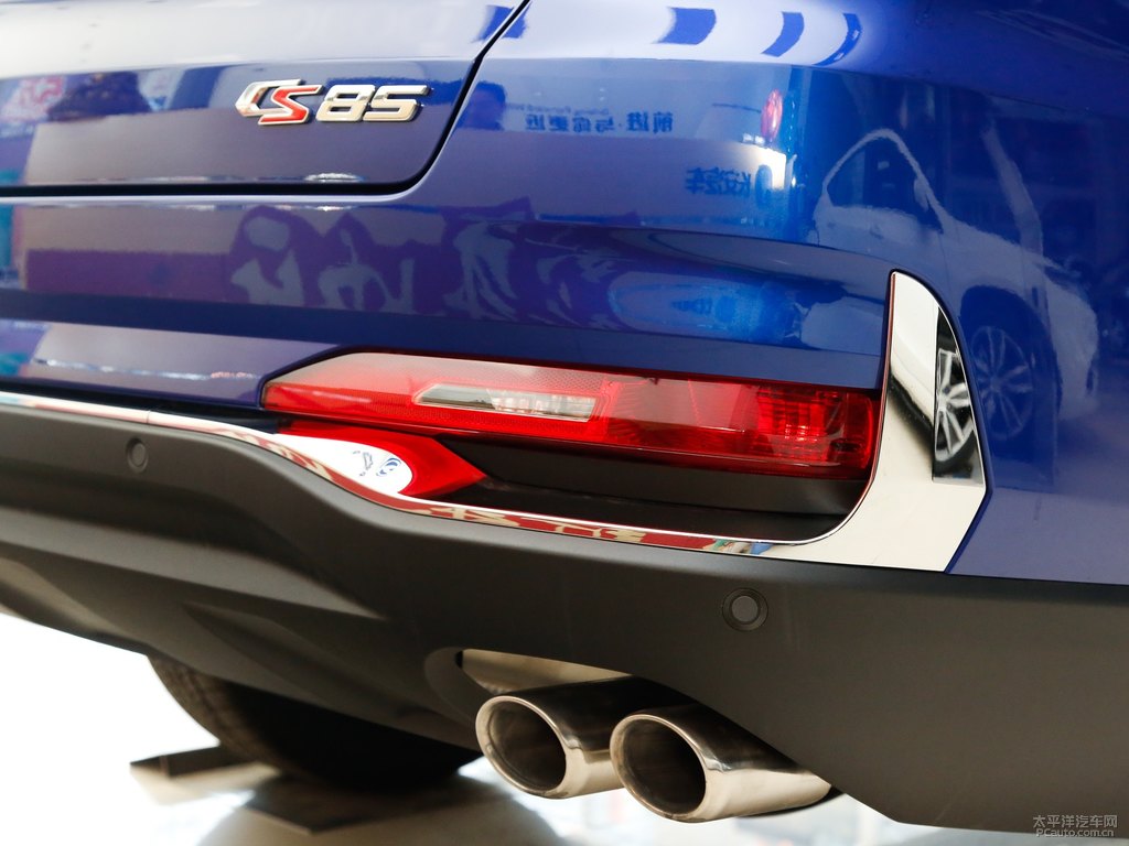 長(zhǎng)安CS85 COUPE車尾外觀圖片