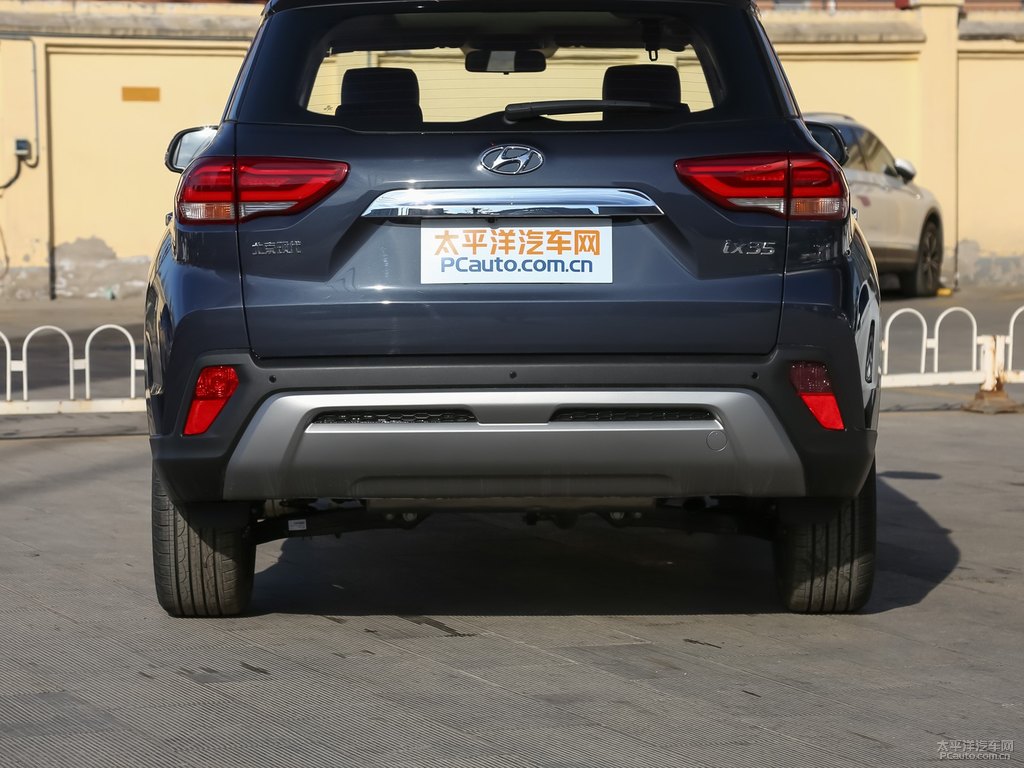 午夜藍(lán)北京現(xiàn)代ix35車尾外觀圖片