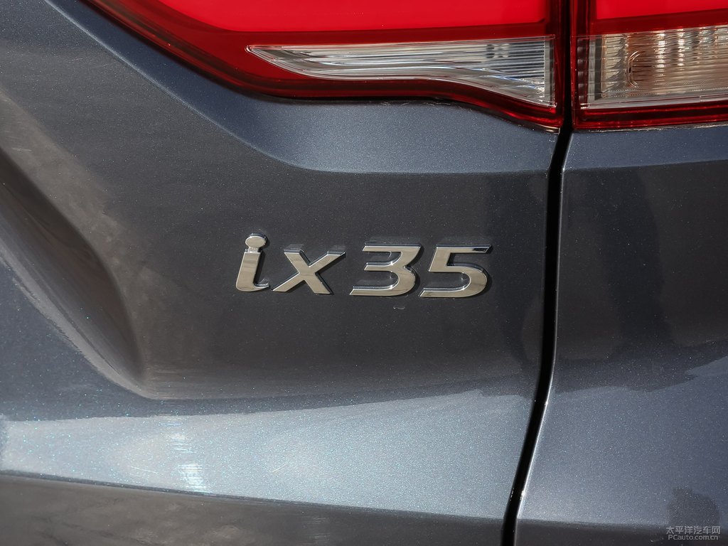 午夜藍(lán)北京現(xiàn)代ix35車尾外觀圖片