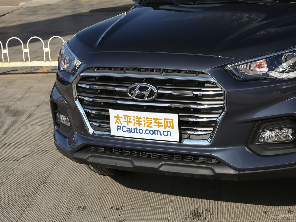 午夜藍北京現(xiàn)代ix35車頭外觀圖片