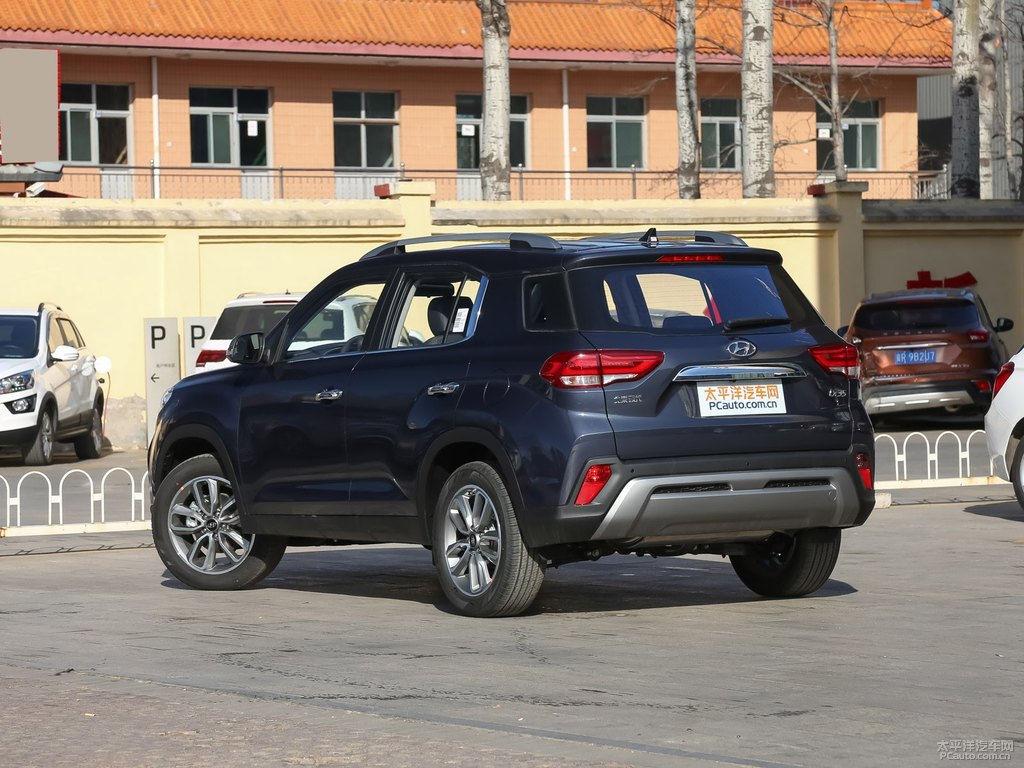 午夜藍(lán)北京現(xiàn)代ix35整車外觀外觀圖片