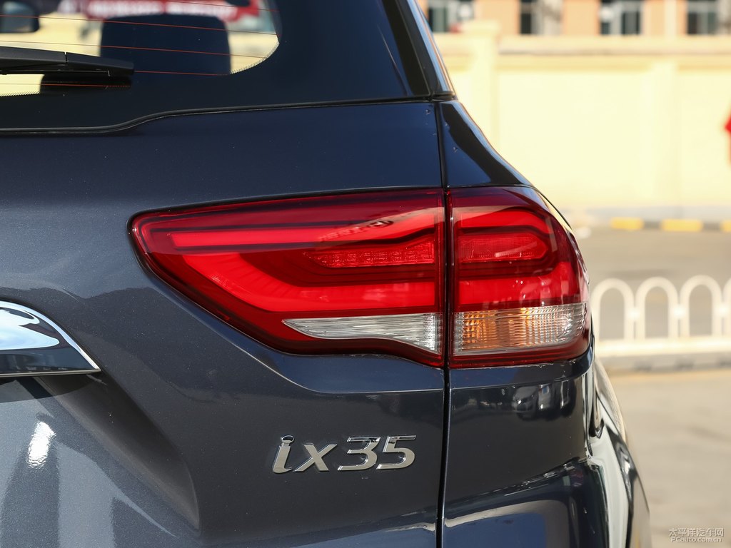 午夜藍(lán)北京現(xiàn)代ix35車尾外觀圖片