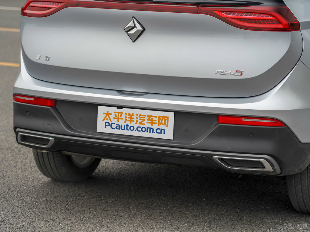 星暉銀寶駿RS-5車尾外觀圖片
