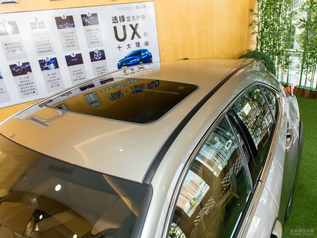 超音速鈦銀雷克薩斯UX車身外觀圖片